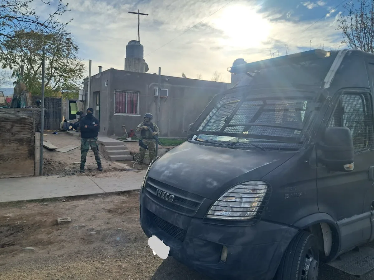 Secuestraron cocaína, un arma y $500.000 en Rivadavia
