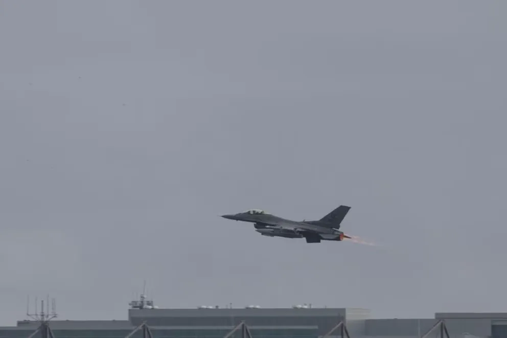 Cazas F-16 interceptaron aeronaves en el área restringida de Bedminster
