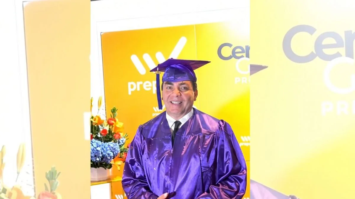 Cristian Castro terminó la secundaria a los 51 años y cerró una deuda pendiente