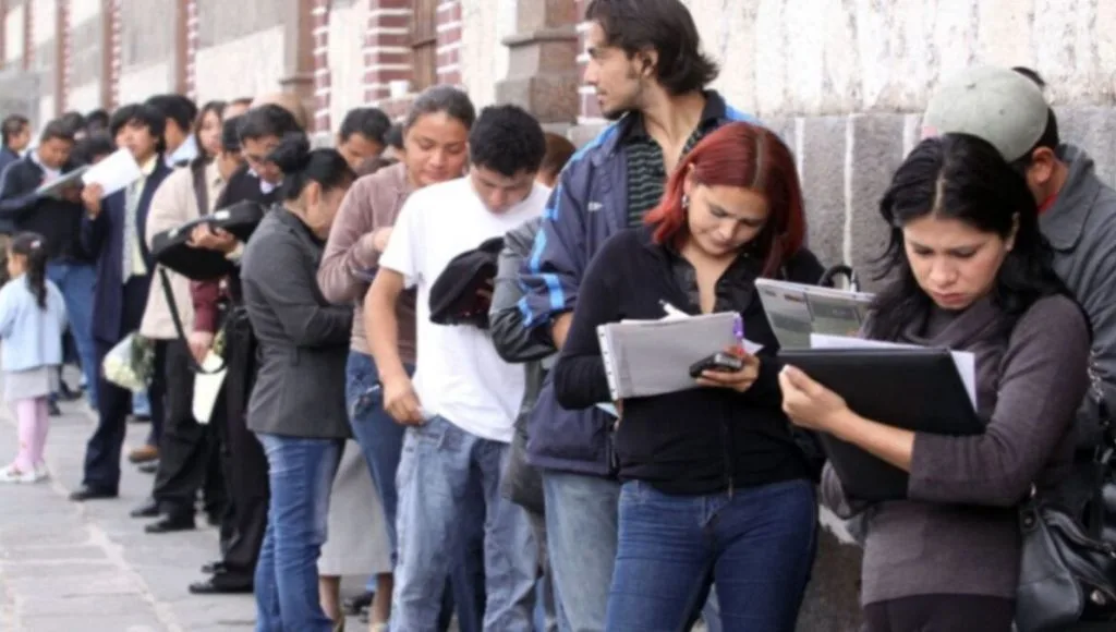 El empleo registrado volvió a caer en mayo y acumula 110.000 puestos menos en un año