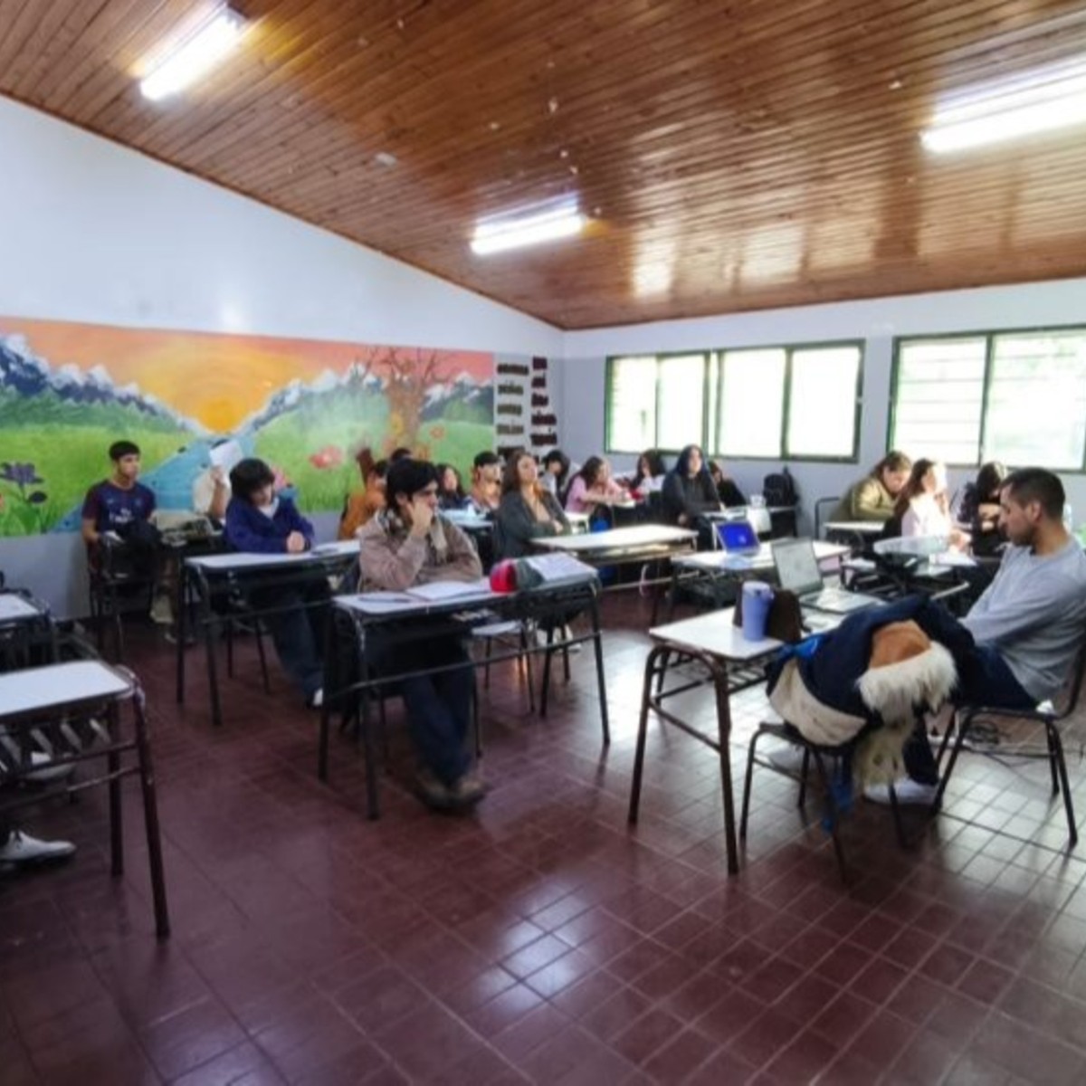 Mendoza y la Nueva Ley de Celulares en Escuelas: ¿Qué Cambia?