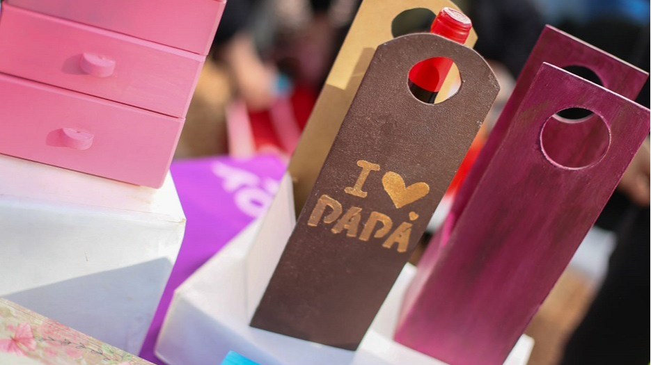 La Dirección de Economía Social organiza "Papá es Mundial": feria artesanal con más de 70 expositores en el Centro Cívico