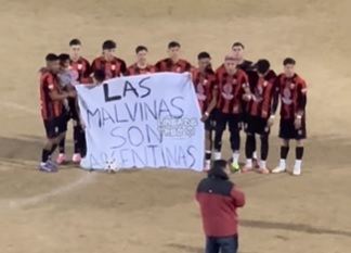 Trinidad abrió la fecha con un tributo a la Selección y un mensaje por Malvinas
