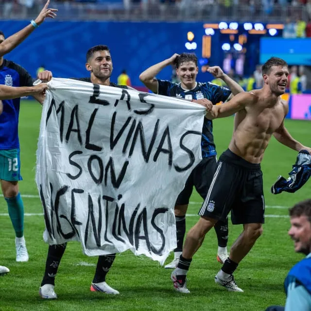 Milei renovó sus críticas por la bandera de Malvinas y volvió a marcar distancia con la Selección
