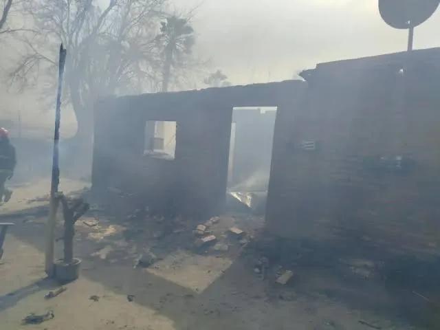 Tras el incendio en Pocito, el Gobierno analiza dar materiales para que las familias levanten sus casas