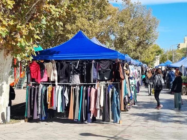 Comerciantes de la zona piden reglas claras para feriantes y manteros