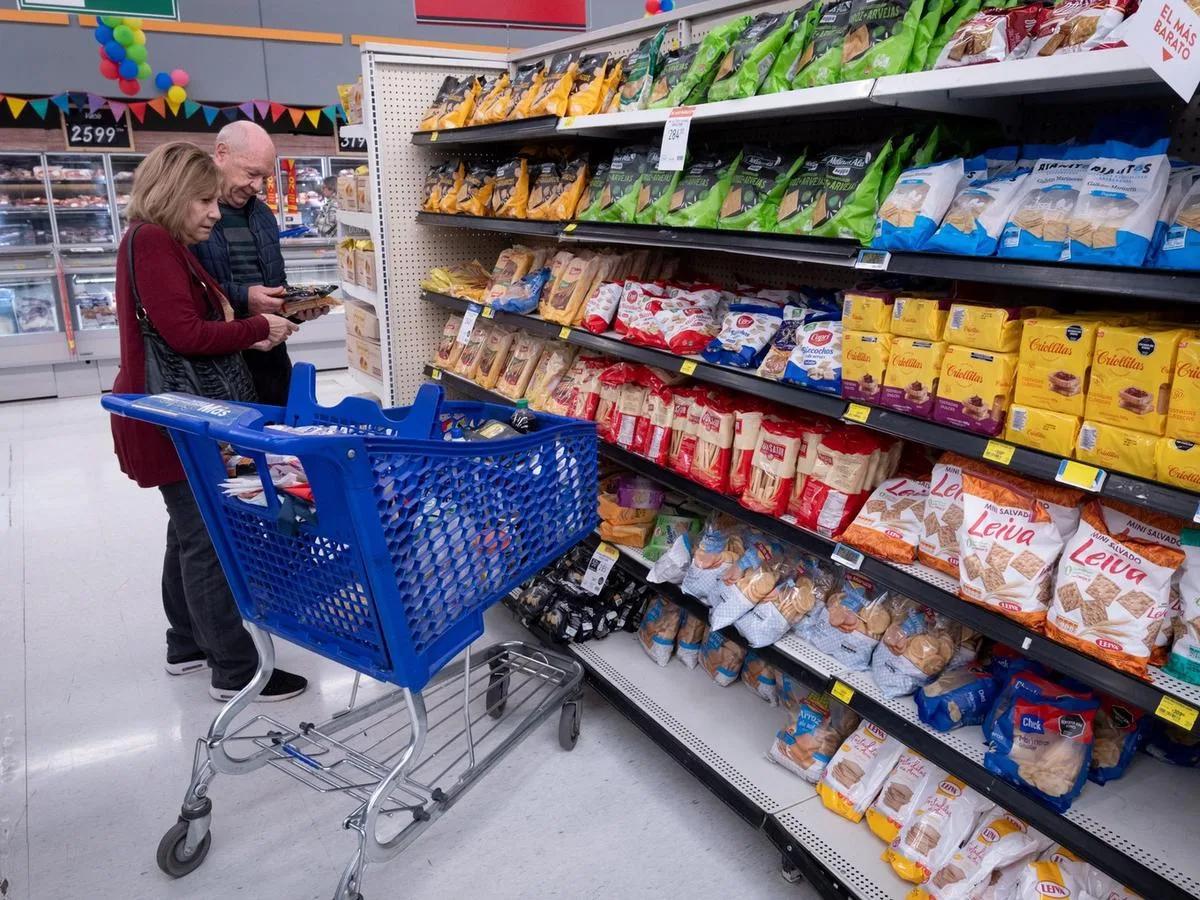 La morosidad cambia las compras y pone en aprietos al comercio de toda la vida