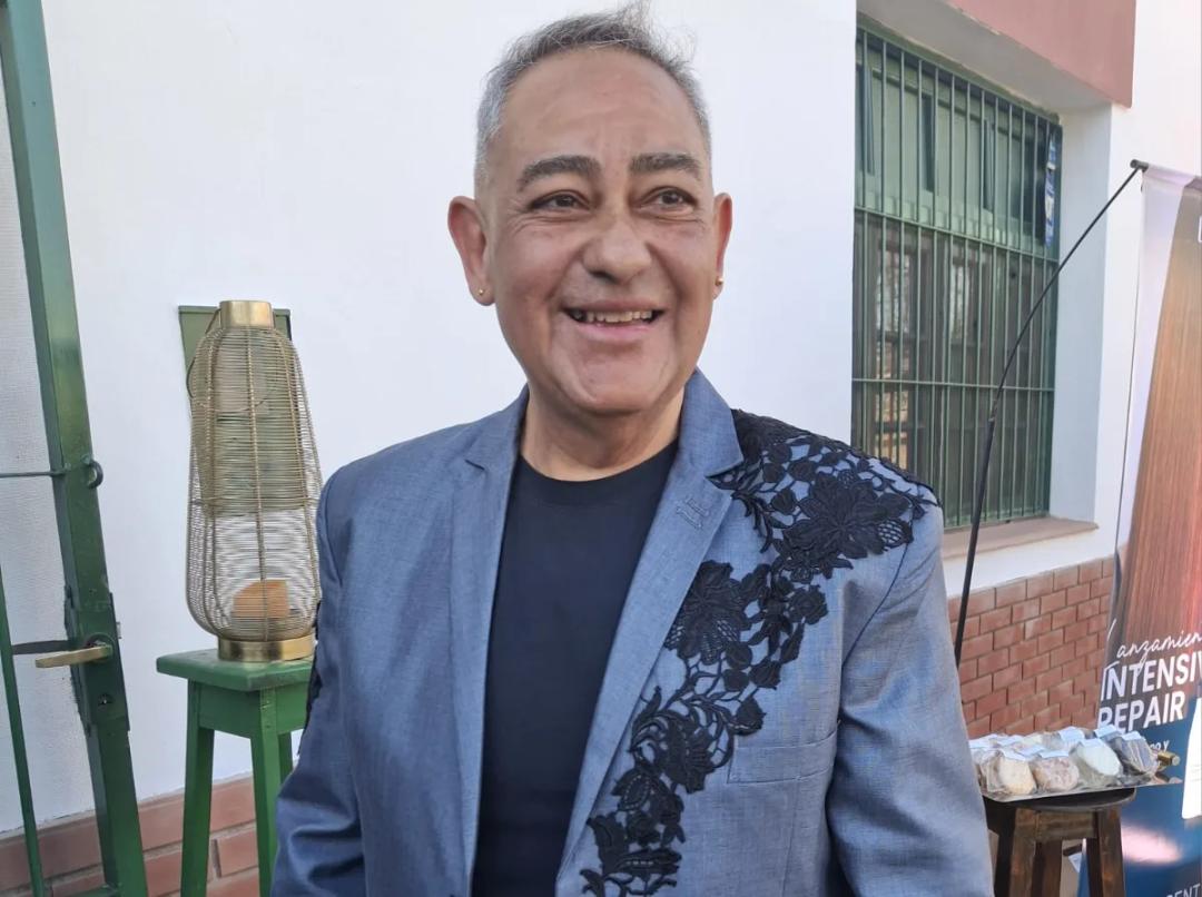 Charly’s Ramos: 28 años transformando estilos y dejando su sello en la peluquería, la televisión y el mundo artístico de San Juan