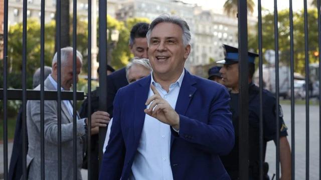 Llaryora arranca arriba en Córdoba, pero la encuesta deja una pelea abierta por el alto nivel de indecisos