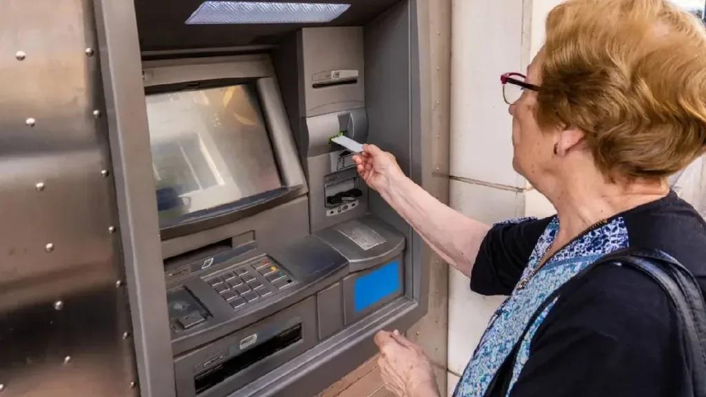 ANSES sigue pagando este viernes 28 de agosto: a quiénes les toca cobrar