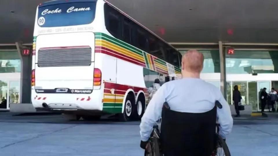 Polémica por un cambio en los micros que complica a personas con discapacidad