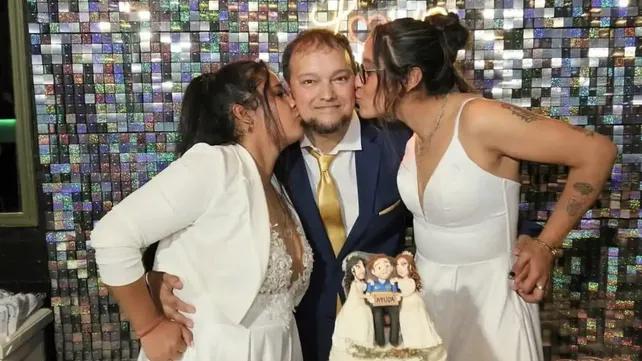 Tres santafesinos cruzaron a Uruguay para formalizar su vínculo y lo celebraron con una fiesta xeneize