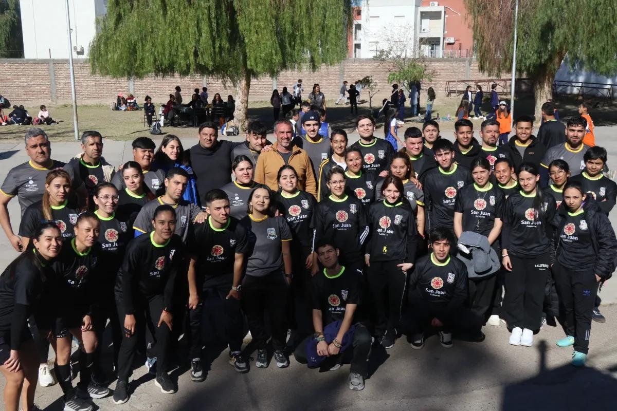 Dos escuelas de San Juan se juntaron con el deporte como puente para hacer amistad
