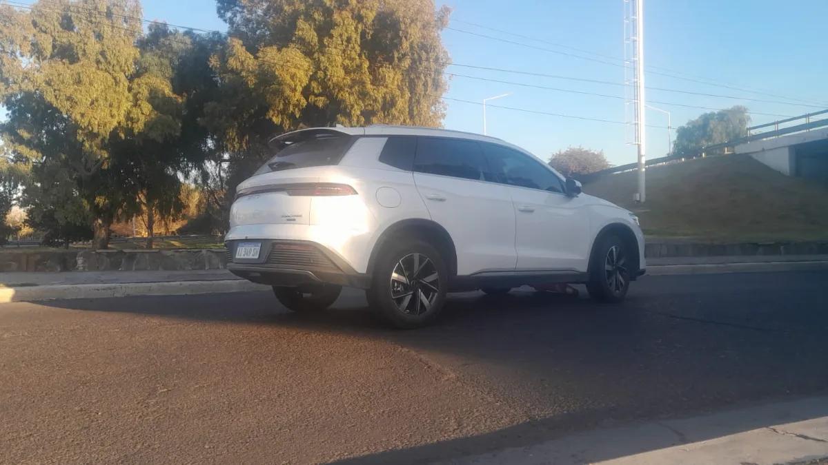 Un auto embistió a una policía que ordenaba el tránsito en Circunvalación y Urquiza