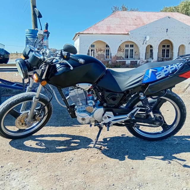Secuestran una moto con pedido vigente y repintada para ocultarla