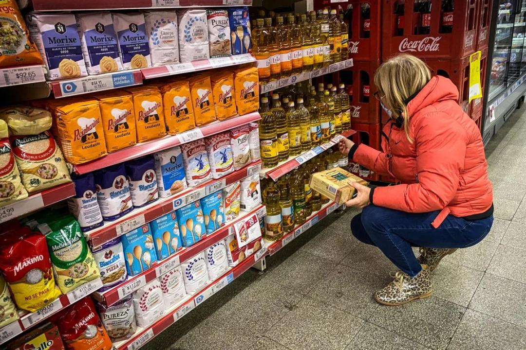 La morosidad altera compras y presiona al comercio tradicional