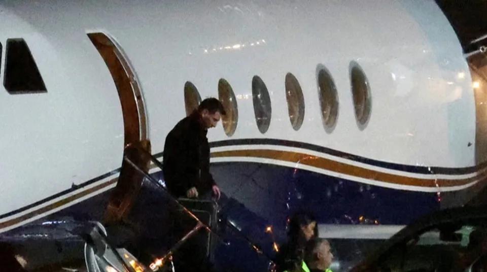 Messi llegó con su familia al Cementerio El Prado para despedir a su padre