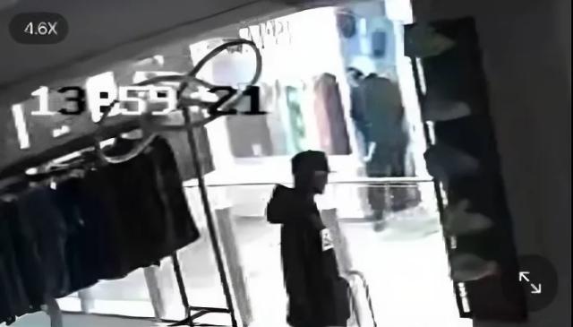 Golpe comando en el Paseo París: sustrajeron entre 15 y 20 iPhone y un botín que rondaría los $39 millones