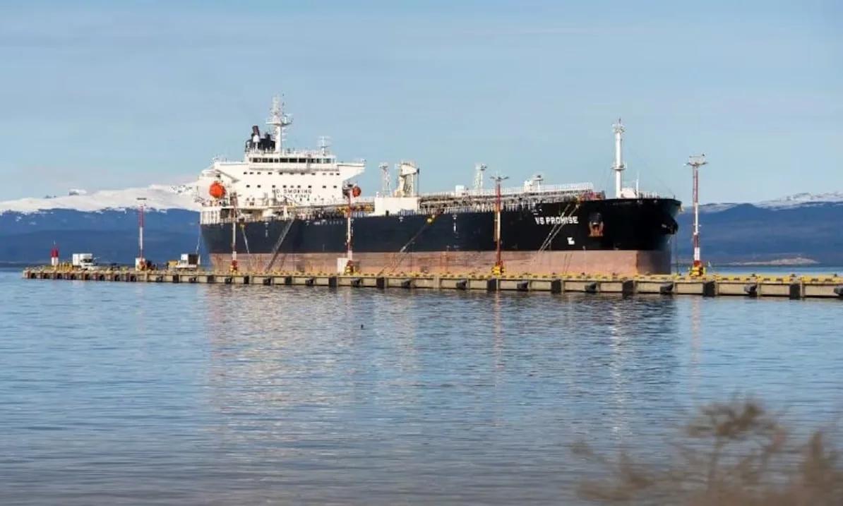 Tierra del Fuego le salió al cruce a Milei por un buque inglés en el puerto de Ushuaia