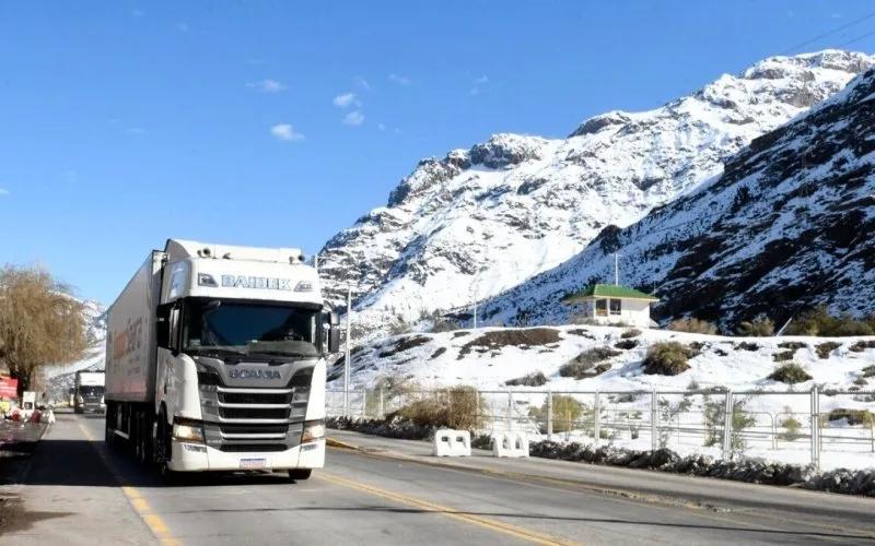 Unión de Camioneros capacita choferes en alta montaña ante demanda minera