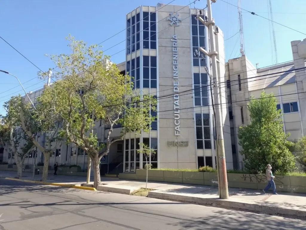Ingeniería de la UNSJ abre sus puertas con 1.000 inscriptos y una movida que promete llenar los pasillos