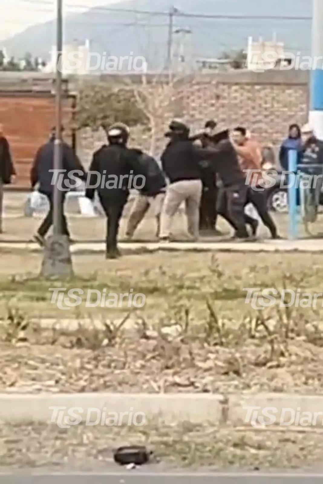 Choque y pelea en Pocito: el cruce en Calle 6 terminó con móviles y ambulancia