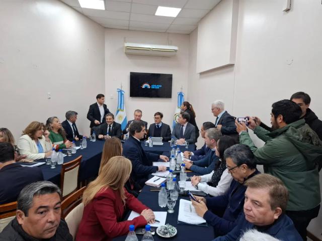 Con reclamos de falta de información Perea y Fernández defendieron los acuerdos con Vicuña y Vialidad Nacional