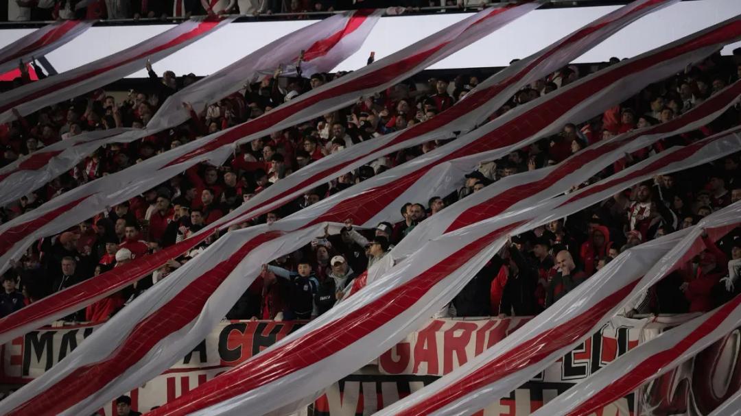 Murió un hincha de River tras descompensarse en el Monumental
