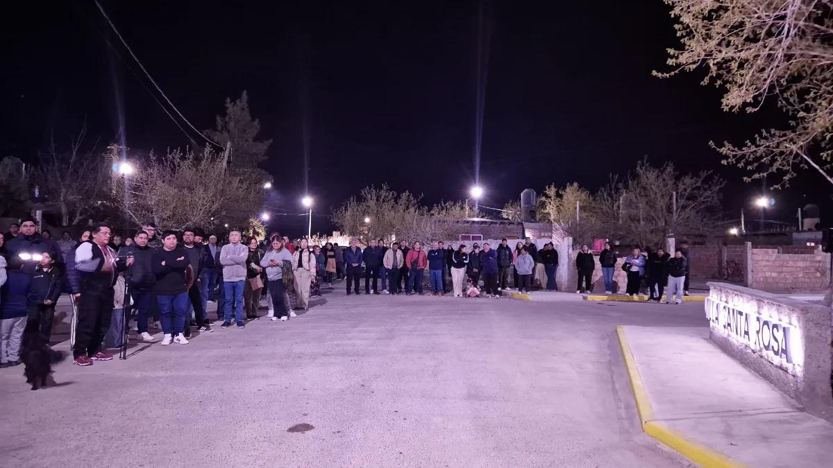Villa Santa Rosa estrenó veredas, luces y más orden alrededor del CAPS Royón