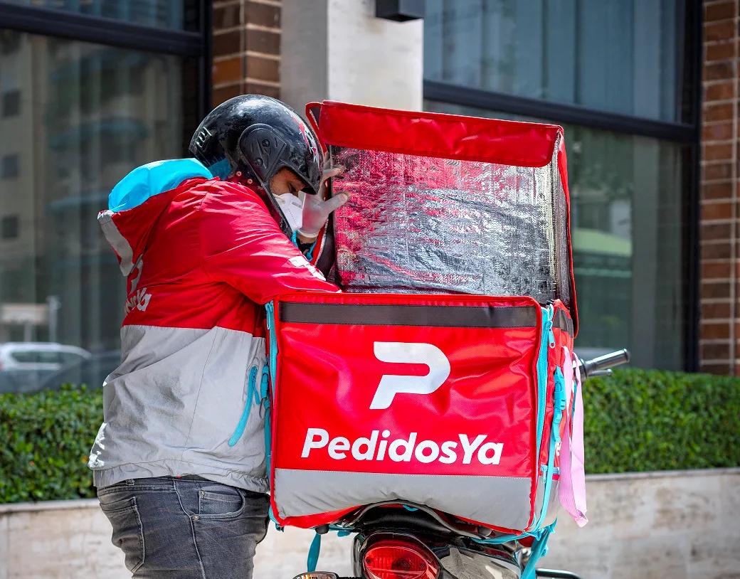 350.000 repartidores dependen de apps y cobran hasta $3.100 por pedido