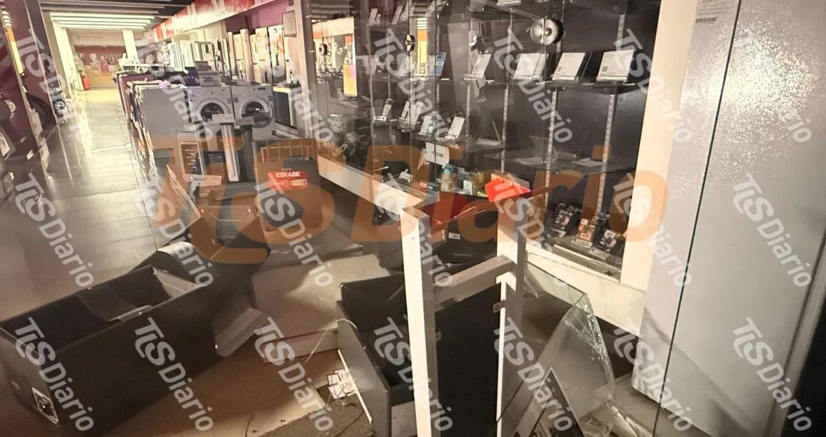 Madrugada movida en Megatone: cayó un chico de 15 años y otro sospechoso se escapó en bici