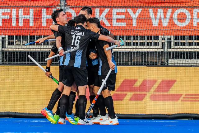 Argentina venció 5-3 a India y espera un resultado para clasificar