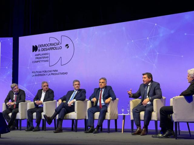 Orrego defendió previsibilidad, inversión privada y reglas estables para el desarrollo