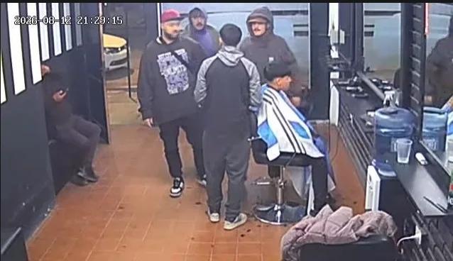 Entraron armados a una barbería de Comandante Cabot y golpearon al peluquero
