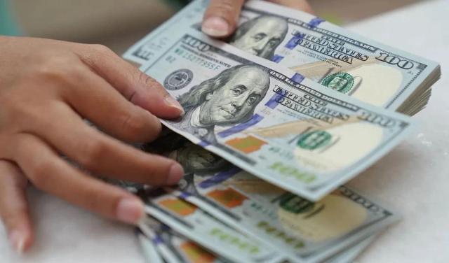 El dólar oficial y el blue mantienen una brecha marcada este miércoles 12 de agosto