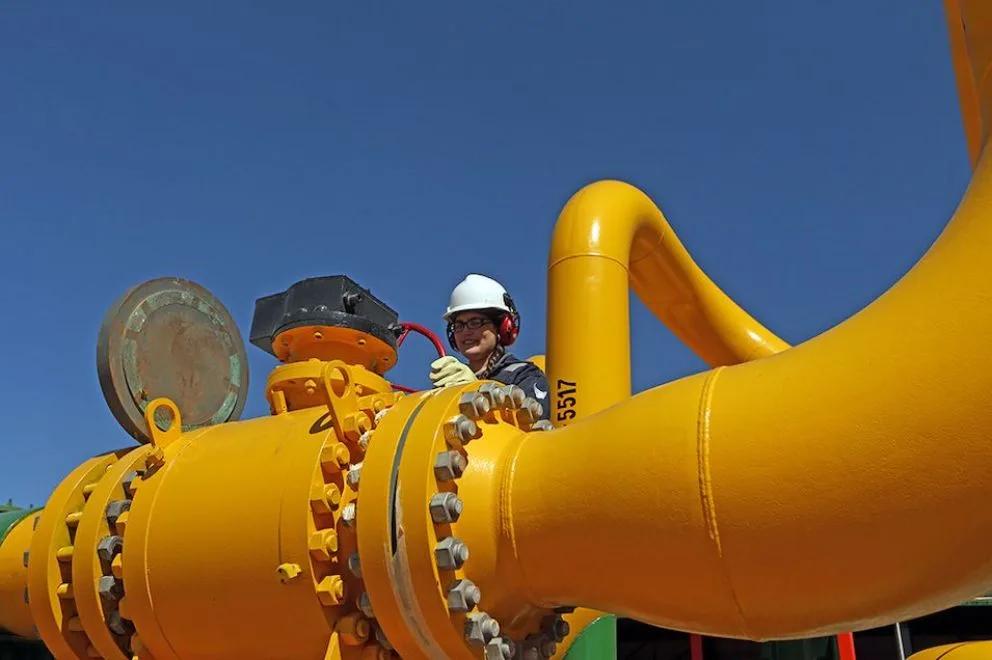 YPF mueve una deuda gigantesca para llevar el gas de Vaca Muerta al GNL