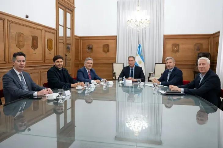Santilli juntó a los gobernadores de la Región Centro y les acercó la agenda de Milei