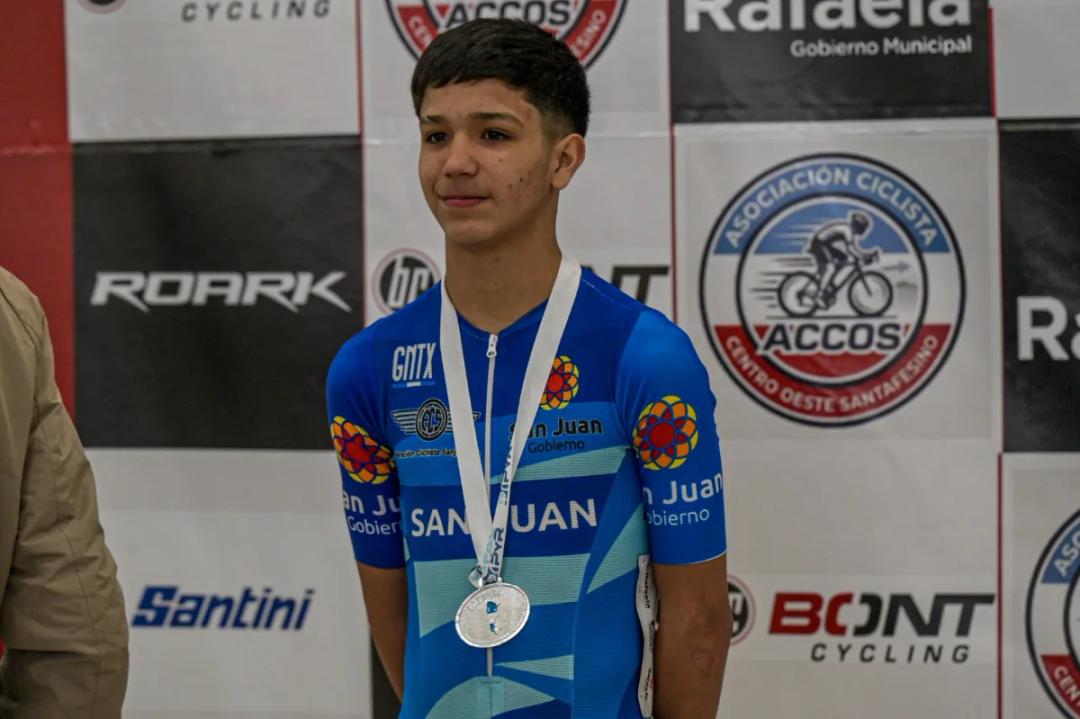 Román Montaña obtuvo dos subcampeonatos argentinos en pista