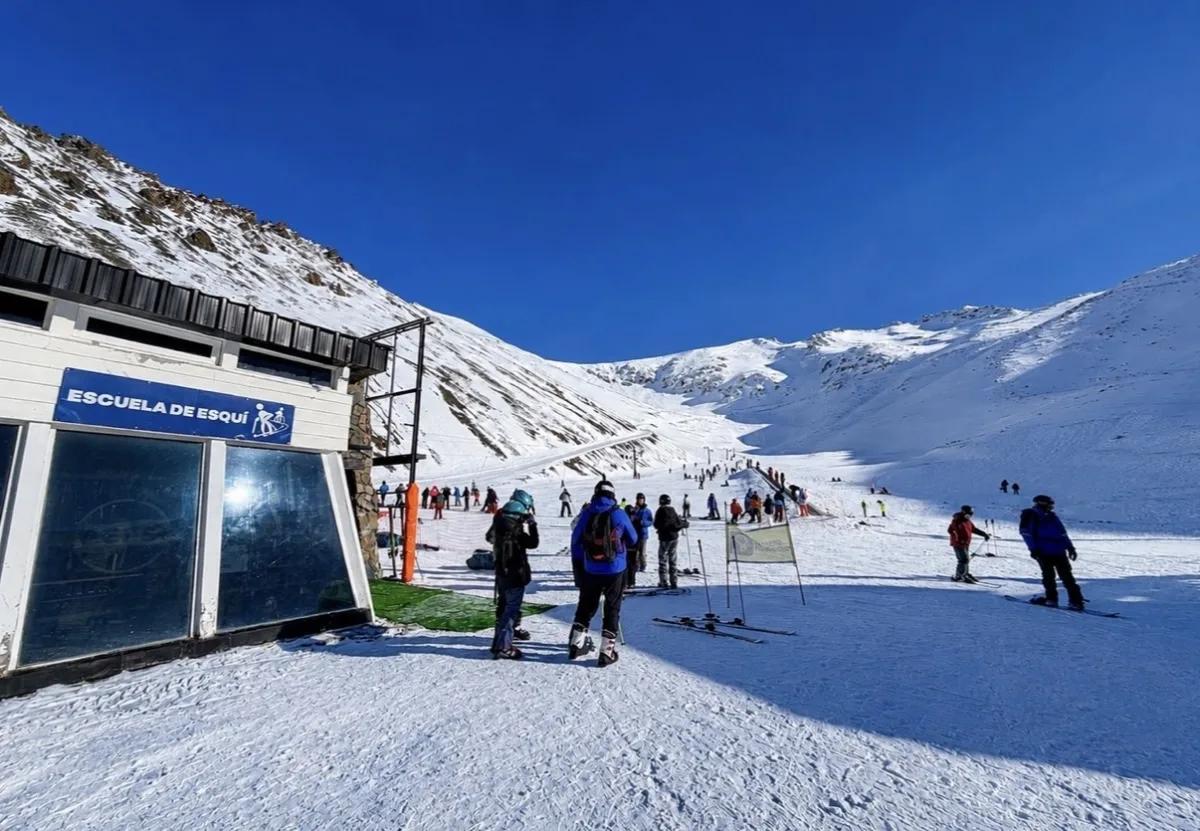 Más gente salió de viaje en el feriado largo, pero ajustó el gasto