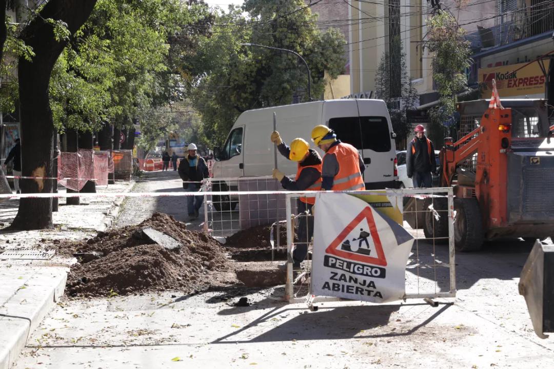 Avanzan las obras viales en el centro y repavimentarán Rivadavia