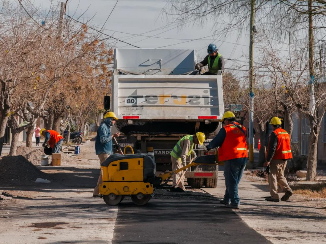 Rawson ejecuta pavimento y mejoras viales por $2.500 millones