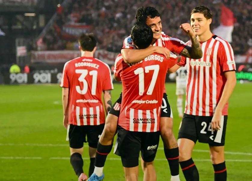 Estudiantes aplastó a Gimnasia: 4-0 y una goleada que quedará en la historia del clásico