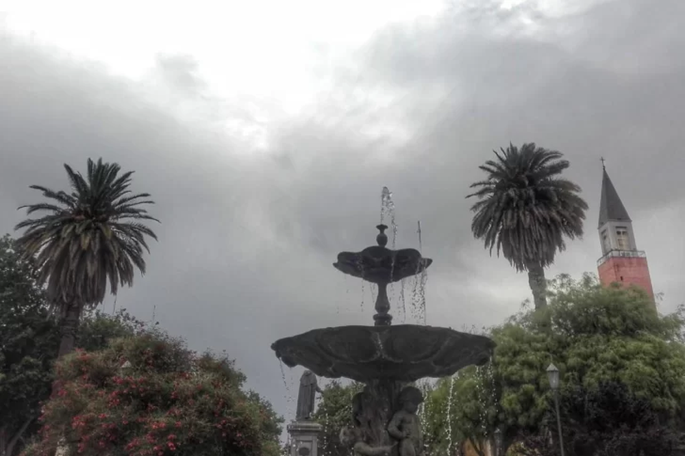 Jueves gris en San Juan: lluvias, frío y fuertes ráfagas