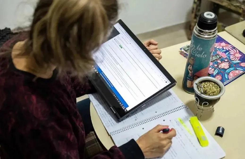 San Juan suma una nueva opción online para que adultos puedan terminar la secundaria