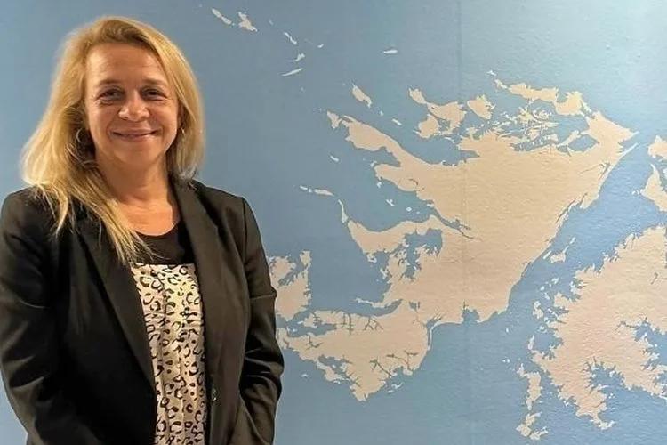 Cuestionan la participación de la secretaria de Malvinas en un programa de la embajada británica