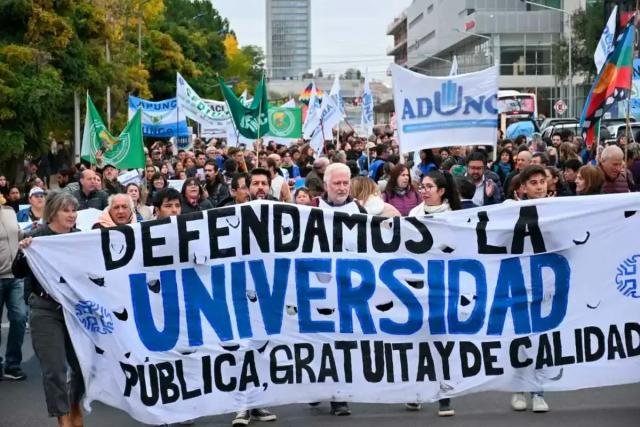Paro en las universidades : qué reclaman los gremios y qué pasará en San Juan