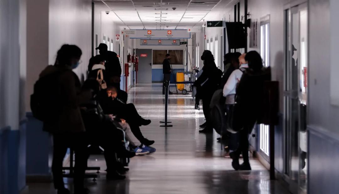 El Gobierno avanza con el cobro a extranjeros no residentes en hospitales públicos