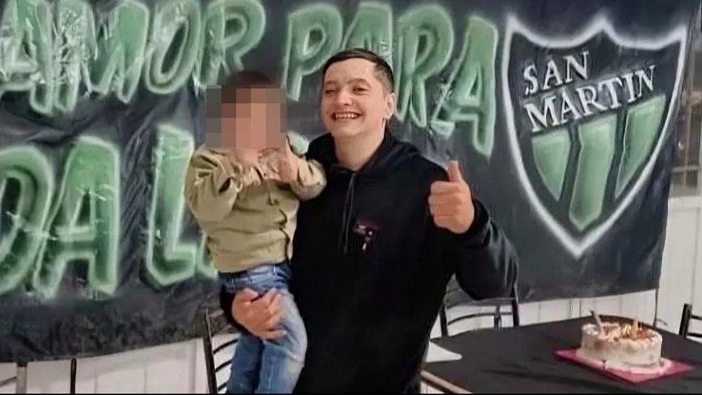 Se cayó de la moto en la Ruta 40 y quedó grave: un vecino de Concepción pelea por su vida