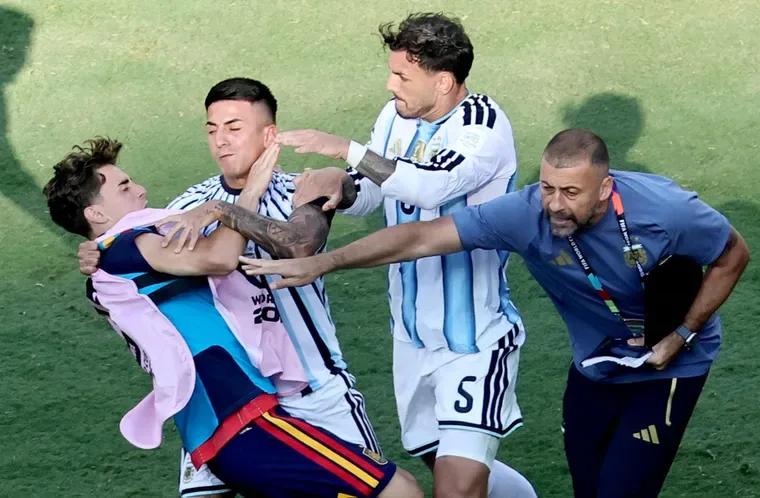 Di María salió a bancar a Paredes y dijo que las sanciones de la FIFA fueron exageradas