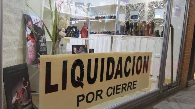 Los departamentos están fundidos: cierran negocios, la carne vuela y todos miran al cerro